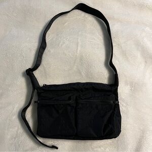 Baggu Medium Cargo Crossbody in Black GUC